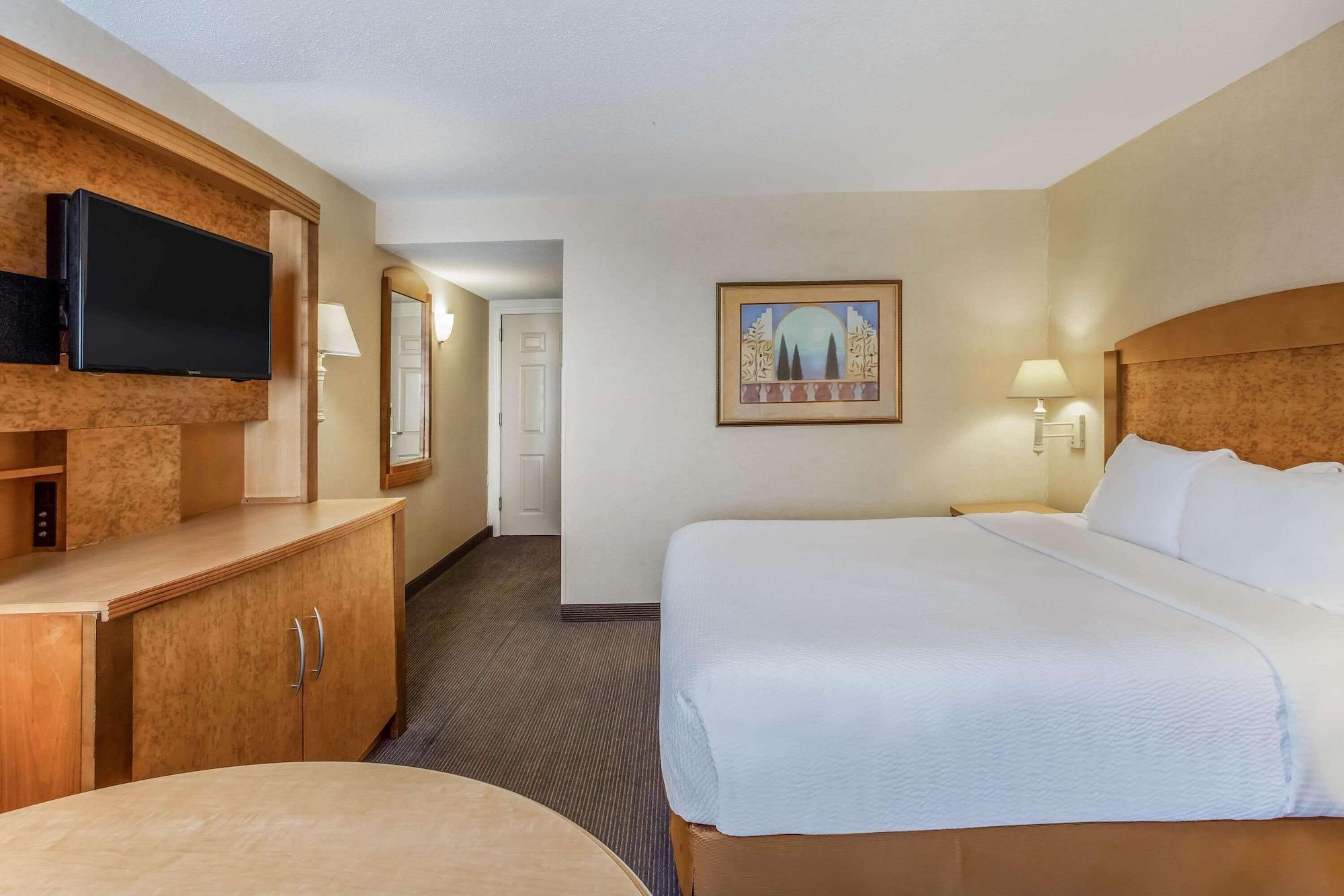 La Quinta By Wyndham Islip - Macarthur Airport Bohemia Exterior photo