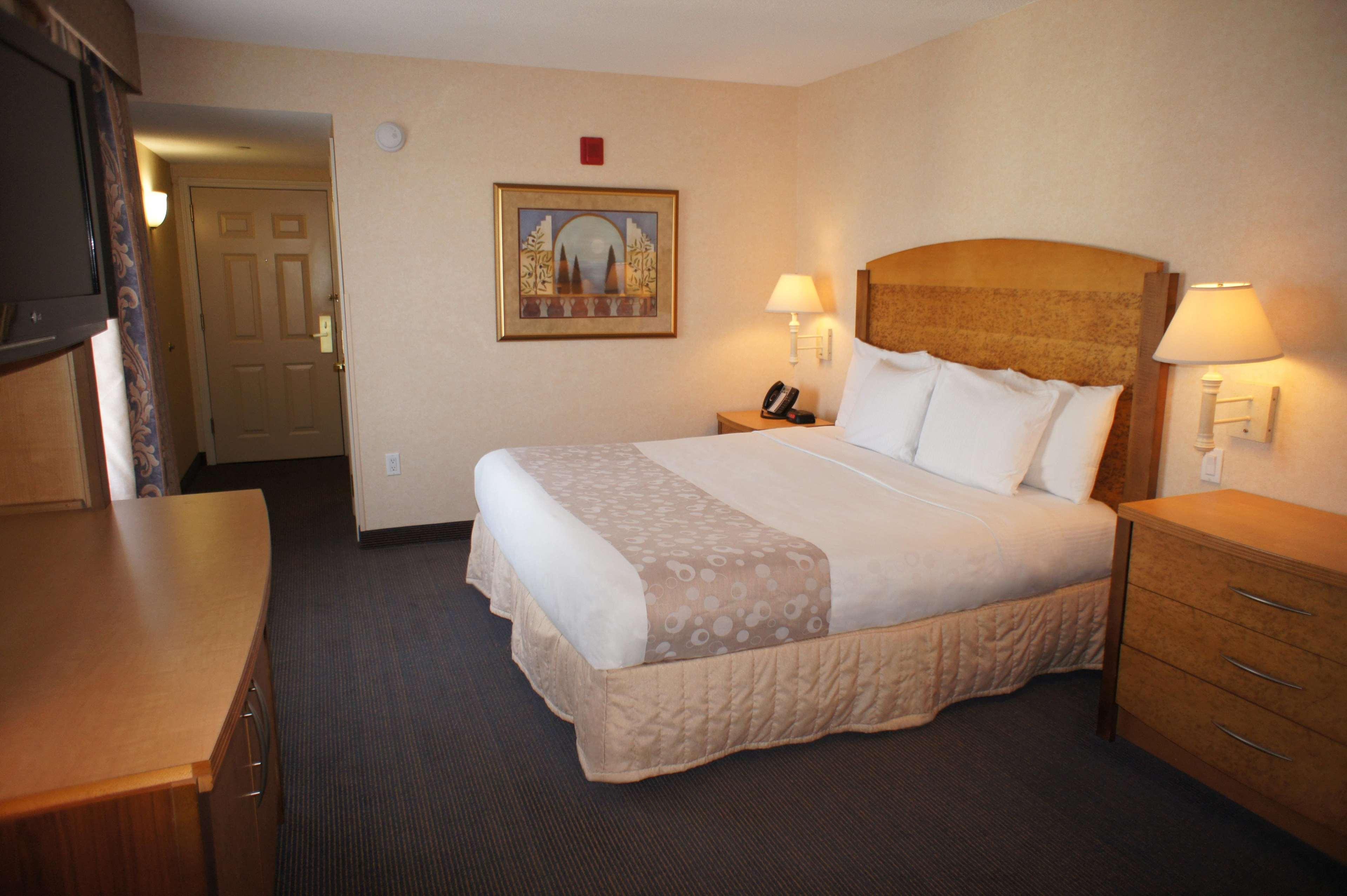 La Quinta By Wyndham Islip - Macarthur Airport Bohemia Exterior photo