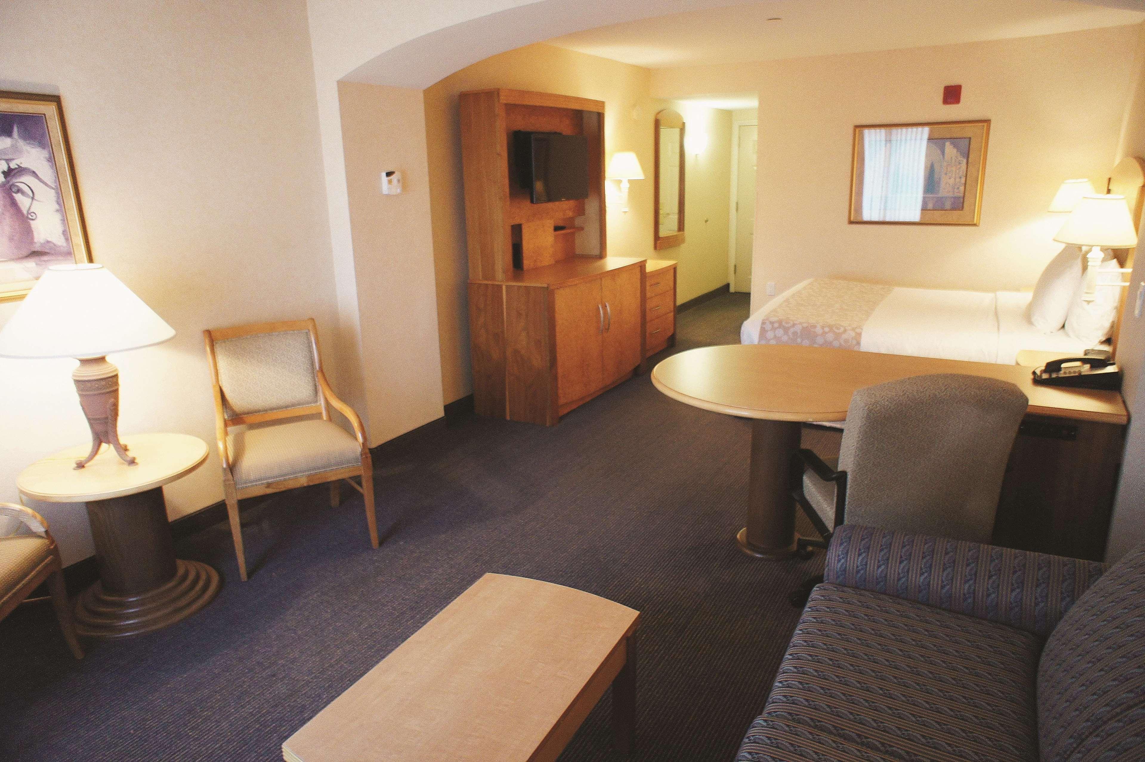 La Quinta By Wyndham Islip - Macarthur Airport Bohemia Exterior photo