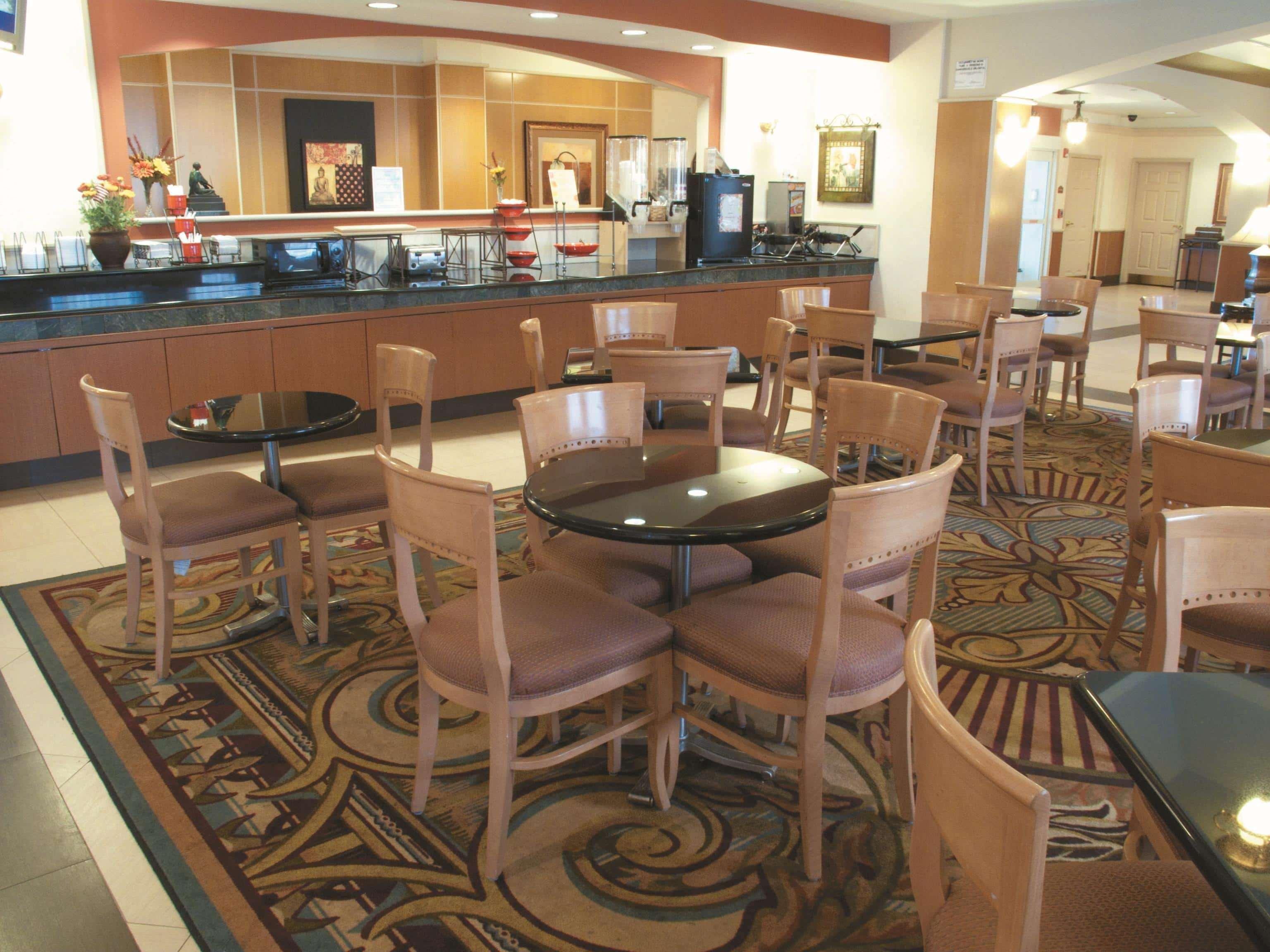 La Quinta By Wyndham Islip - Macarthur Airport Bohemia Exterior photo
